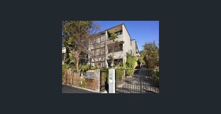 BRIGHT, SPACIOUS APARTMENT IN THE HEART OF ELWOOD - Photo 5