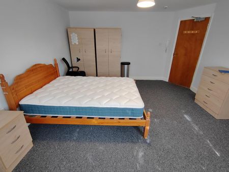 1 bedroom in a house share to rent - Photo 4