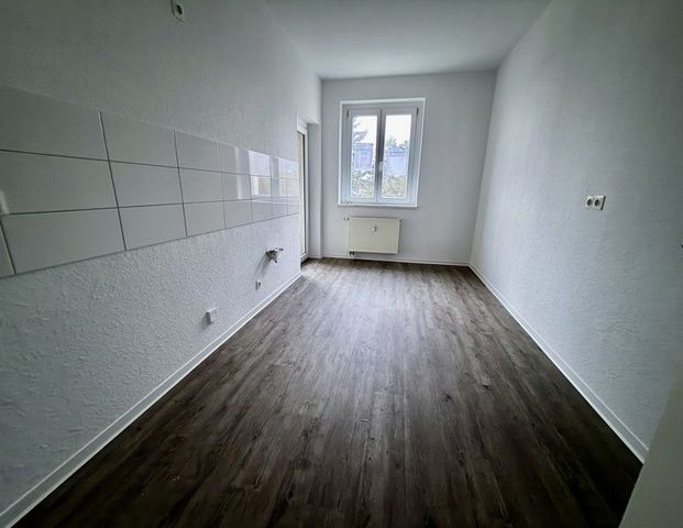 Diese wunderschöne Drei-Zimmer-Wohnung wird aktuell noch saniert - Foto 1