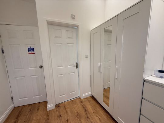 Room in a Shared House, Dunraven Avenue, LU1 - Photo 1