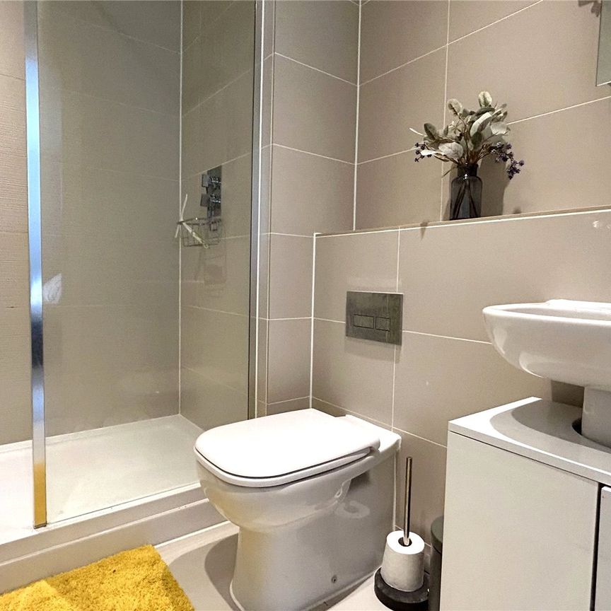 2 bedroom Flat in Old Bracknell Lane West, Bracknell - Photo 1