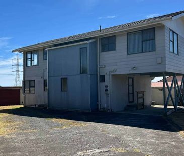 Cozy & Modern Lower-Level Home - Photo 4