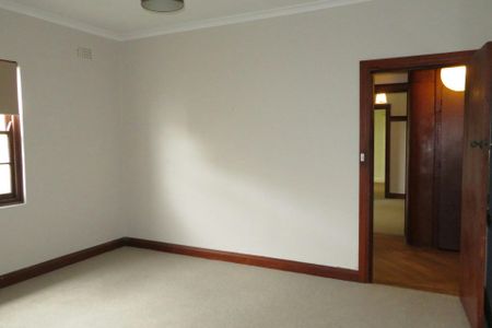 LARGE 1 BEDROOM UNIT! - Photo 5