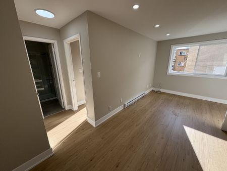 For Lease - 31 Huron Heights Drive, Newmarket, Ontario - Photo 2