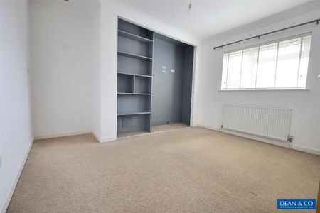 4 bedroom end of terrace house to rent - Photo 5