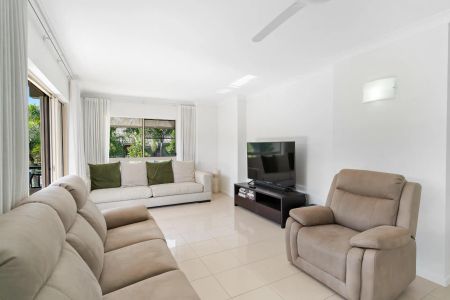 Resort-Style Living - Spacious and Stylish 2 bedroom Furnished Apartment - Photo 2