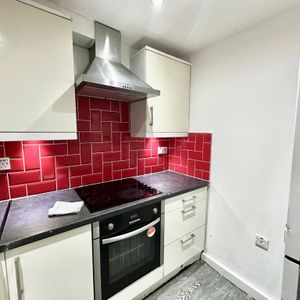 Berkeley Avenue, Leeds - Photo 2