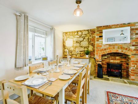 3 bedroom semi-detached house to rent - Photo 5