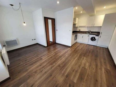 Park Crescent, LU1 - Photo 4