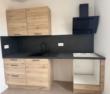 Location Appartement 2 pièces 45m² POURRIERES 83910 - Photo 6