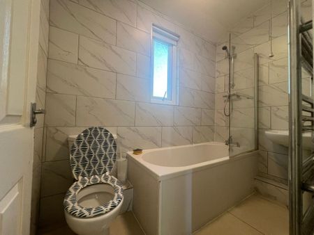 3 bedroom terraced house to rent - Photo 4