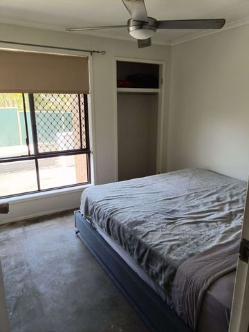 Helensvale - Photo 3