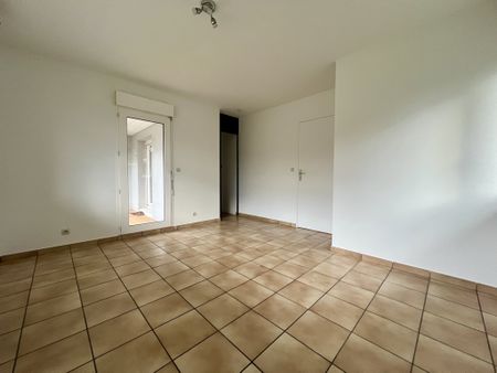 Location Appartement 2 pièces 32m² VELIZY VILLACOUBLAY 78140 - Photo 2