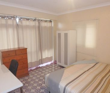 Well-Located Room in the Heart of Enoggera – Fully Furnished! - Photo 2