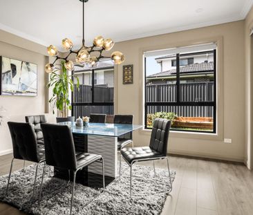Four-bedroom family home offers modern luxury in a prime location - Photo 4