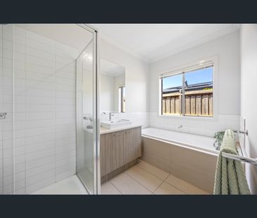 38 Greyjoy Rd, Charlemont, Vic 3217 - Photo 2