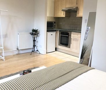 Studio Flat, Danbury Street, N1 - Photo 2