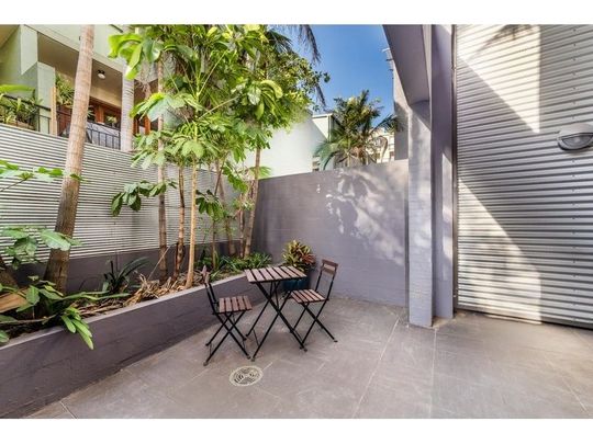 Two Storey Loft Apartment - City Fringe Location - Photo 1