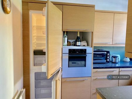 2 bedroom flat to rent - Photo 5