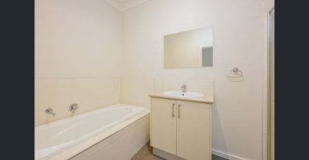 Modern Townhouse in a Prime Location - Photo 5