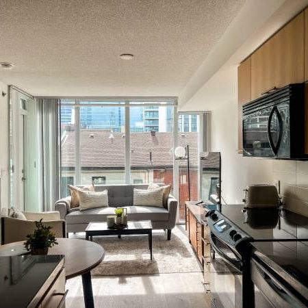 Spacious 2 Bed, 2 Bath in Queen West with Balcony and King Sized Prima - Photo 3