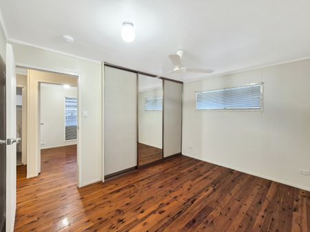 Located in a quiet cul-de-sac, family friendly area with convenient access to schools and shops. - Photo 3