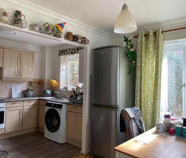 1 bedroom in a house share to rent - Photo 2