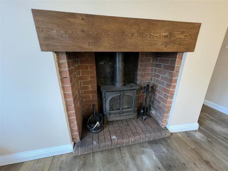 3 bedroom detached house to rent - Photo 2