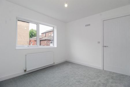 Westfield Terrace, Wakefield - Photo 3