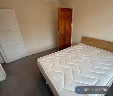 4 bedroom semi-detached house to rent - Photo 6