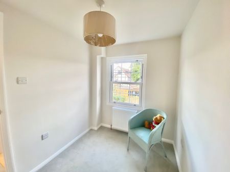 West Passage, Herts, Tring - Photo 2