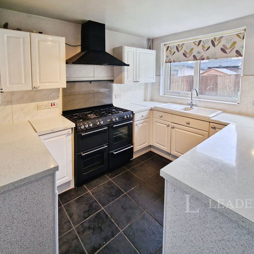 3 bedroom mid-terrace to rent Nightingale Avenue, Eastleigh - Photo 1