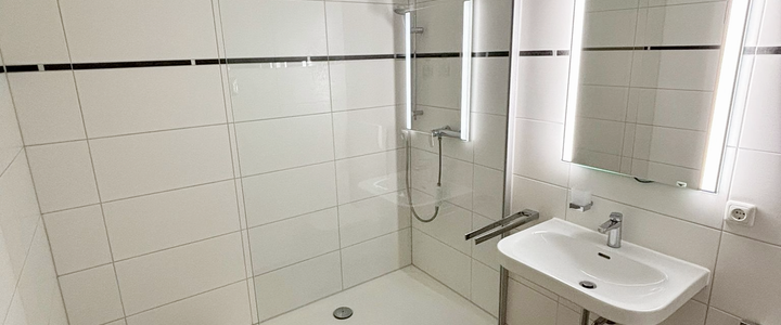 Moderne 2-Zimmer-Wohnung mit separater Küche und großer Fensterfront – ruhig und zentral in Passau - Photo 1