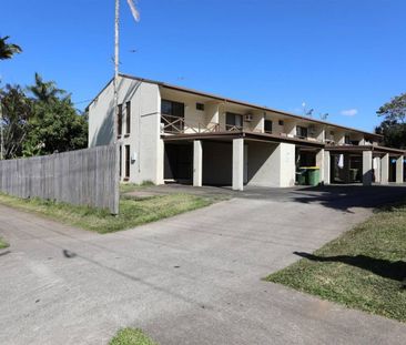 Townhouse - Airconditioned Bedrooms - Storage Room - Carport - Photo 5