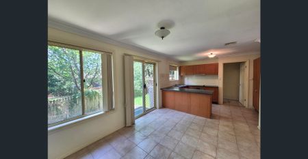 2 BEDROOM TOWNHOUSE - Photo 5