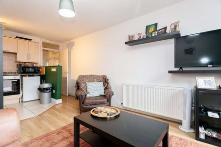 Private balcony features, in this well-proportioned, one bedroom flat. - Photo 4