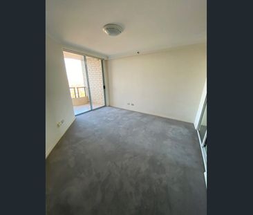 Penthouse with Huge Private Roof Top Terrace and Views - Photo 2