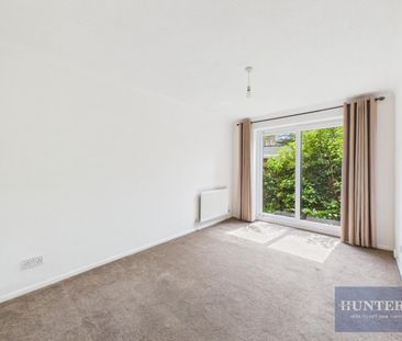 2 bedroom Flat To Let - Photo 1