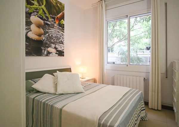 Newly renovated and furnished 2 minutes from Sagrada Familia.