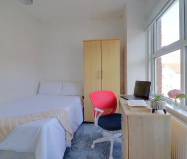 3 bedroom flat to rent - Photo 6