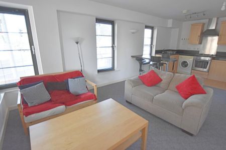 2 bedroom ground floor flat to rent - Photo 3