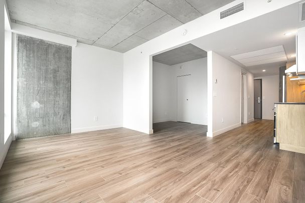 From bold architecture to sweeping skyline views, Skyla is where downtown Montréal living reaches its peak — in style - Photo 1