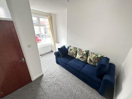 Parkfield Avenue, Manchester, M14 - Photo 2