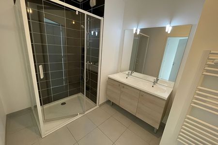 A LOUER - SAINT NAZAIRE GARE - T3 RECENT LUMINEUX de 69.63 m² - PARKING ET CAVE - Photo 4