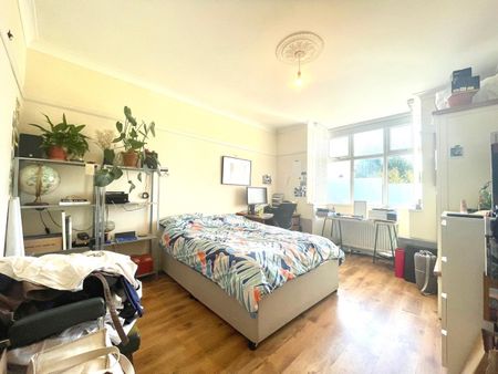 3 Bed Terraced House, Wessex Avenue, BS7 - Photo 2