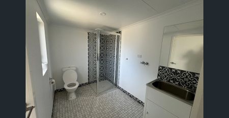 RENOVATED 2 BEDROOM BUNGALOW - Photo 5