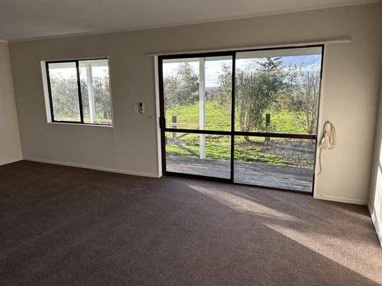 Rural Life in Rotoorangi - Photo 1