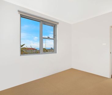 Top Floor Bright Two Bedroom Aparrtment - Photo 4