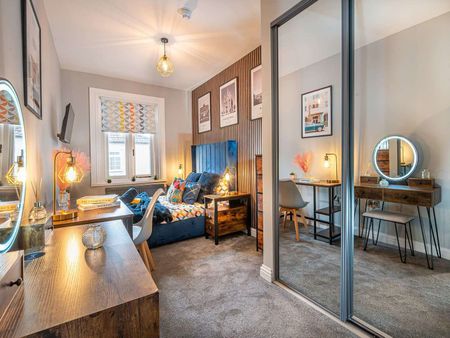 Stunning Property in the Heart of Old Town!!! Room 4 - Photo 2