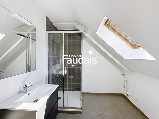 Location Appartement 2 pièces 42m² ISIGNY SUR MER 14230 - Photo 1